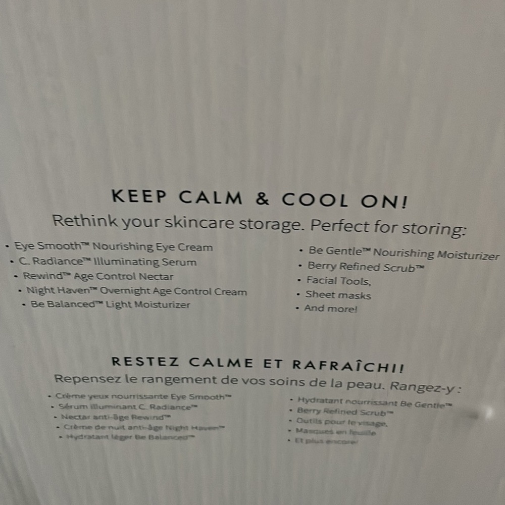 💕SOLD💕 Monat Skincare Mini Beauty Fridge - Picture 7 of 8